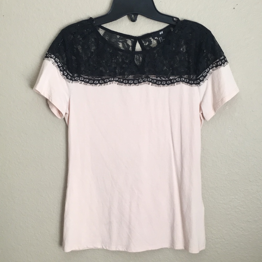 Women’s T-shirt. H&M. Medium. Excellent condition.